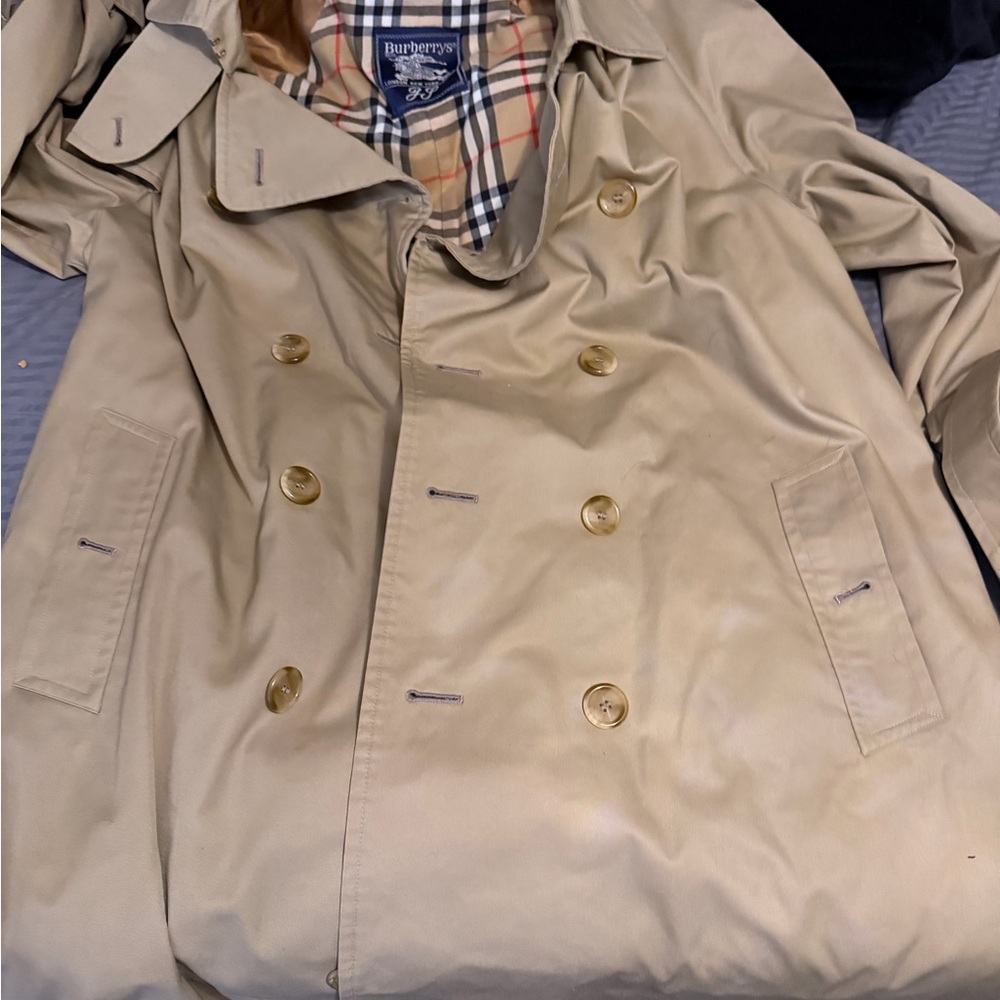 Burberry Men's Beige Trench Coat with Check Lining